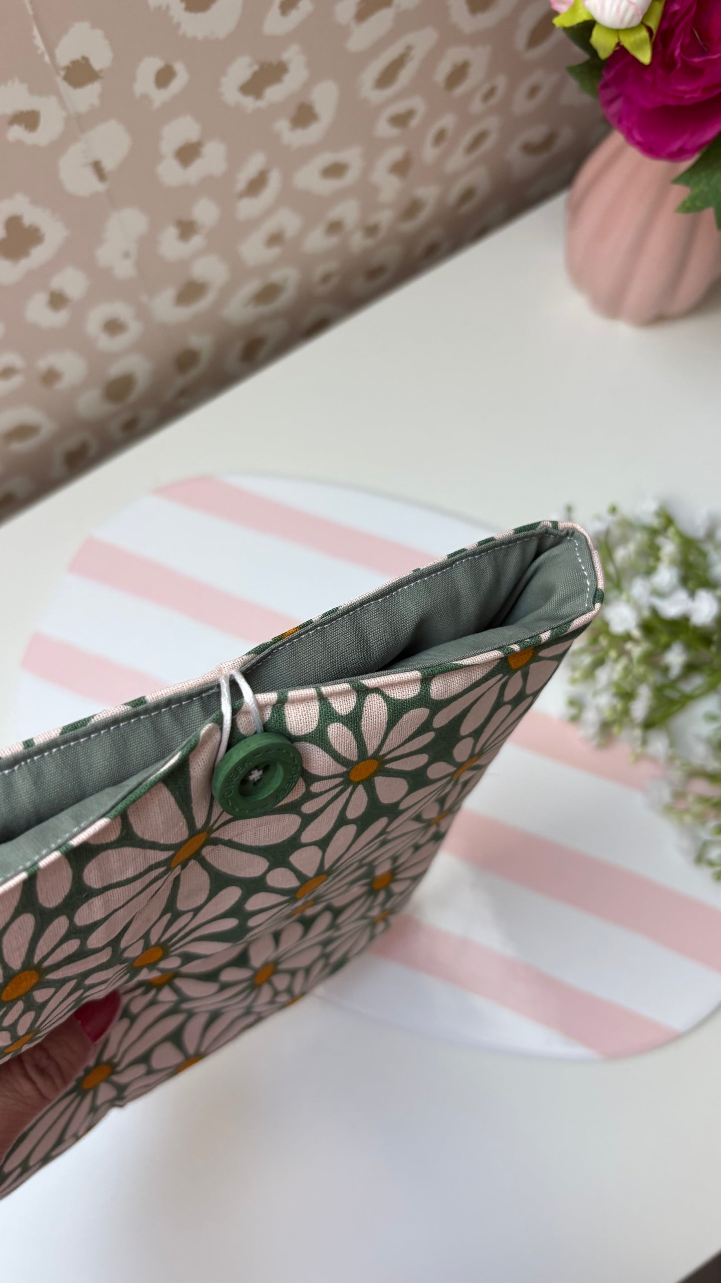 VICTOIRE - pochette liseuse/ livre de poche