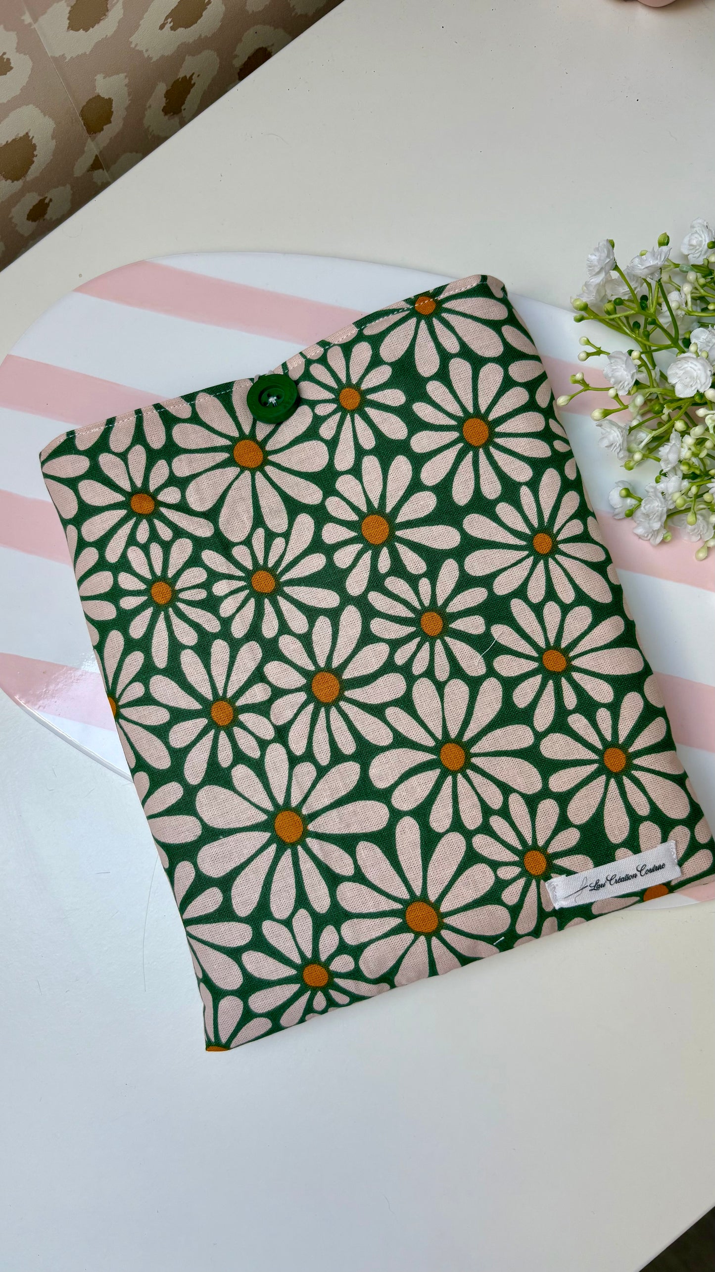 VICTOIRE - pochette liseuse/ livre de poche